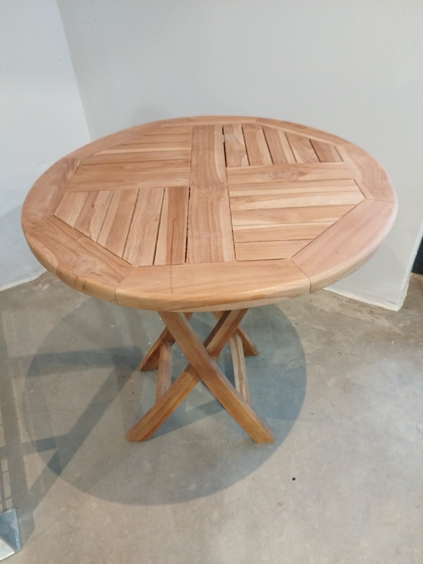 KUDOS Round Folding Table in Teak 70x75H