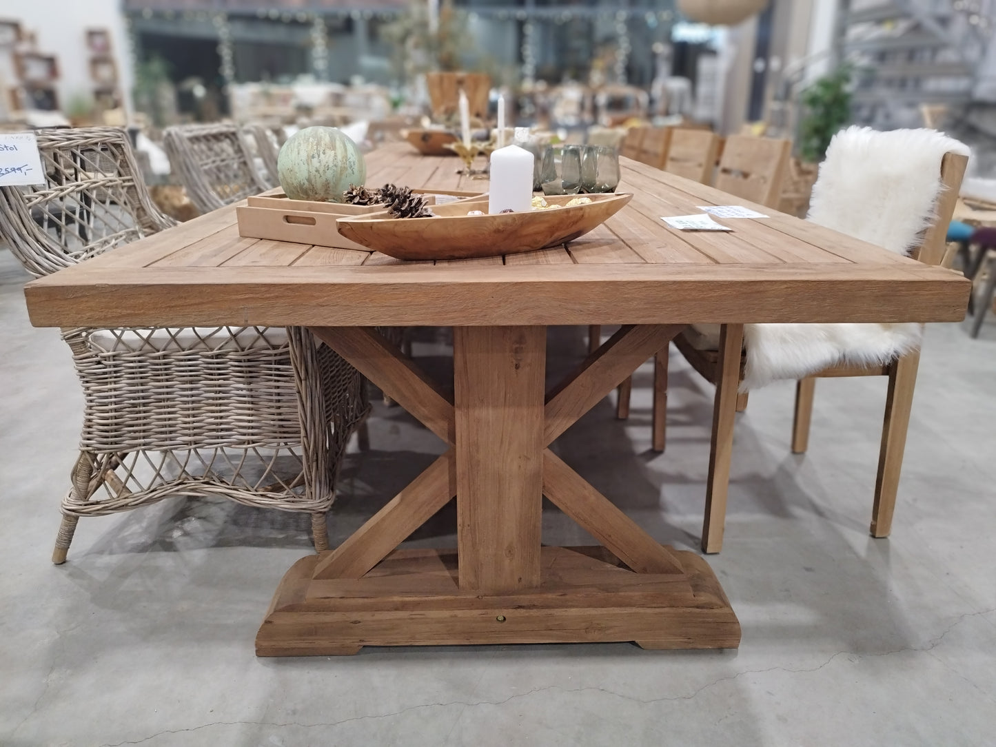 CROSS Leg Table