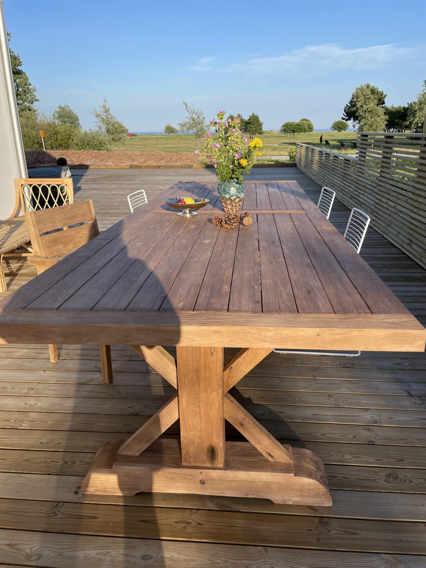 CROSS Leg Table