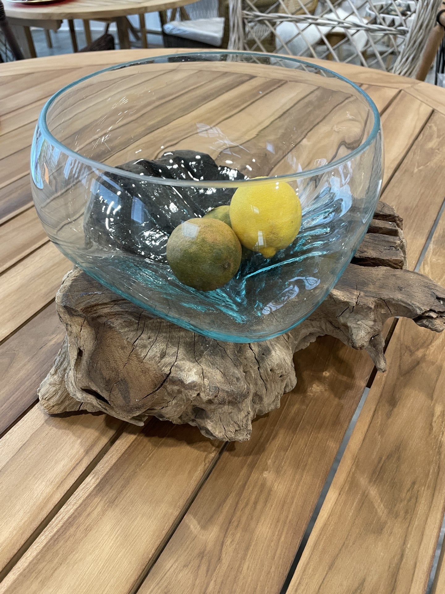 Glasskål med teaktræ