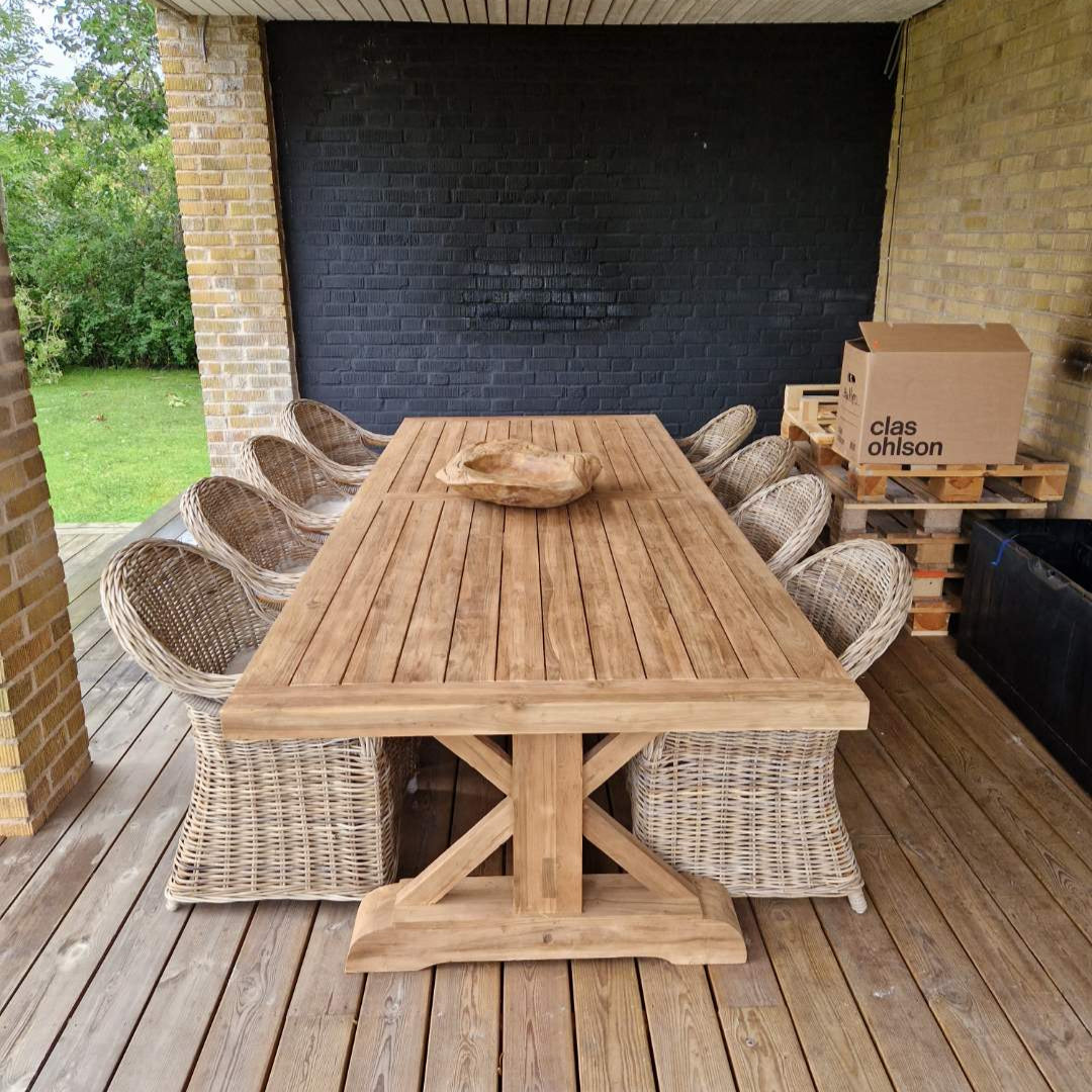 CROSS Leg Table