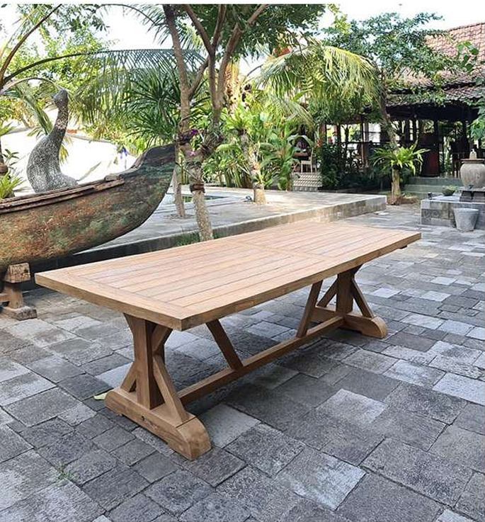 Spisebord med krydsben i genbrugt teaktræ – Indendørs og udendørs