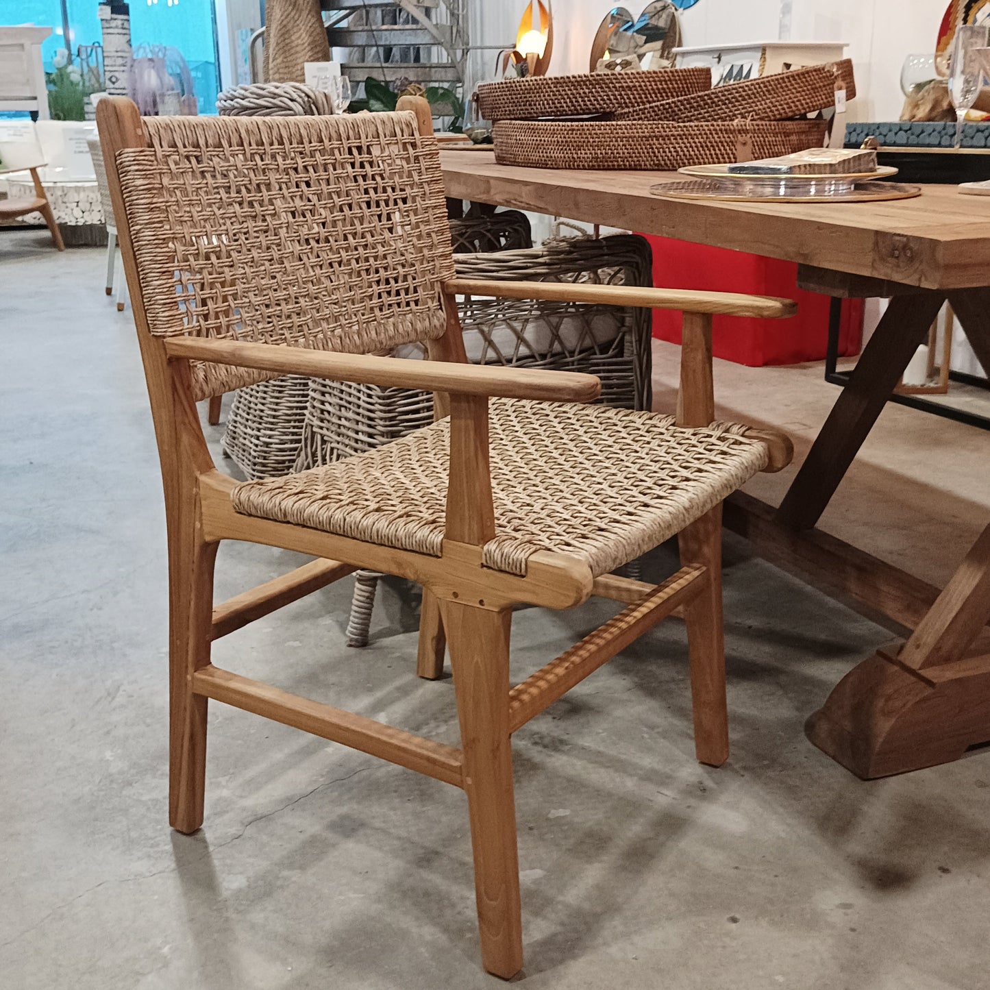 Damar Matstol med Armstöd - Teak & Rotting för Uteplatsen