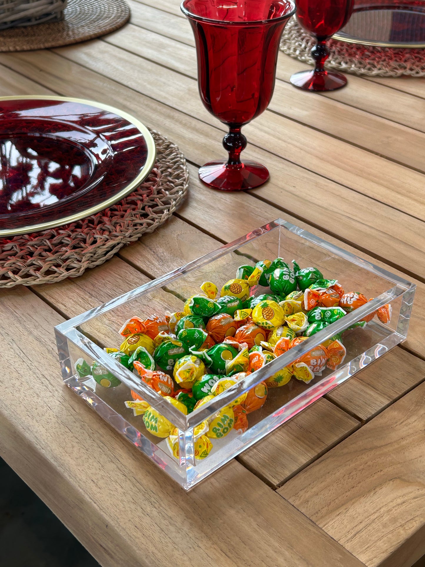 Square lacquer serving tray in acrylic in crystal clear