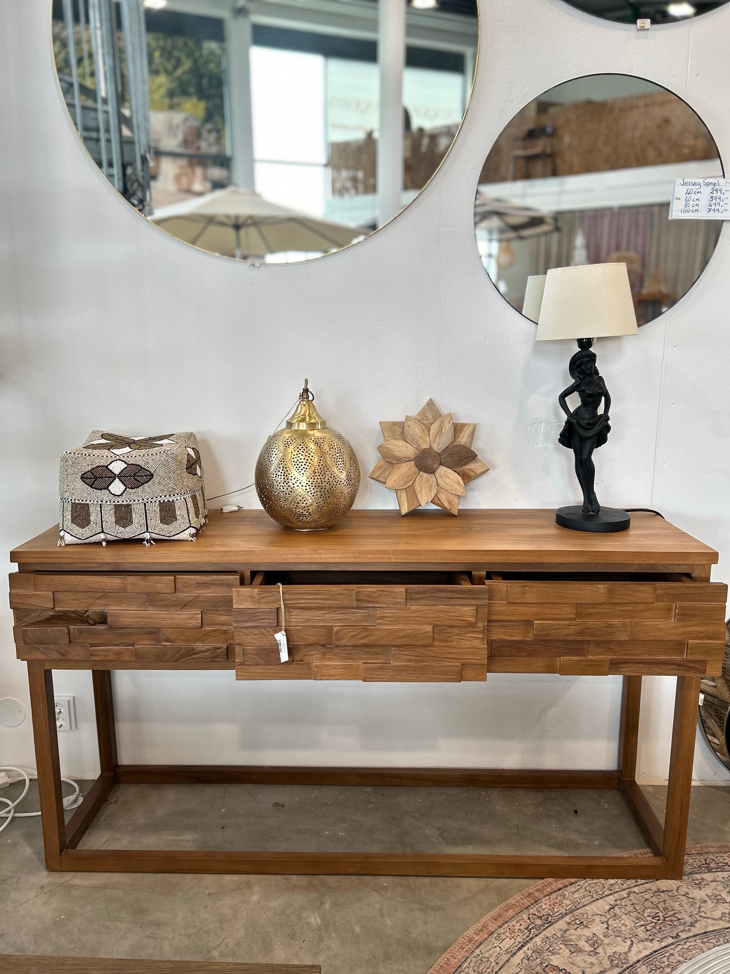 TAMA Console table