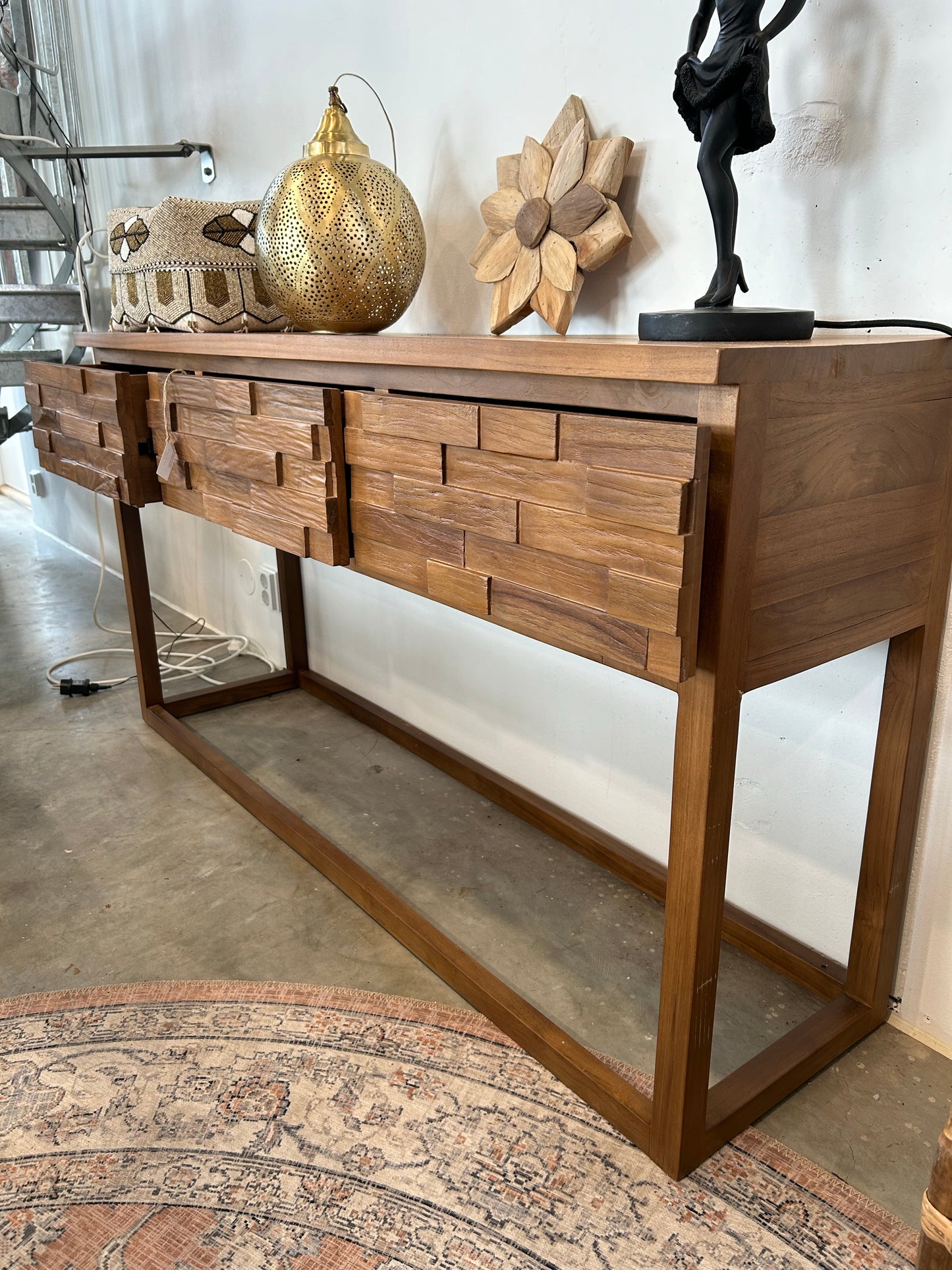 TAMA Console table