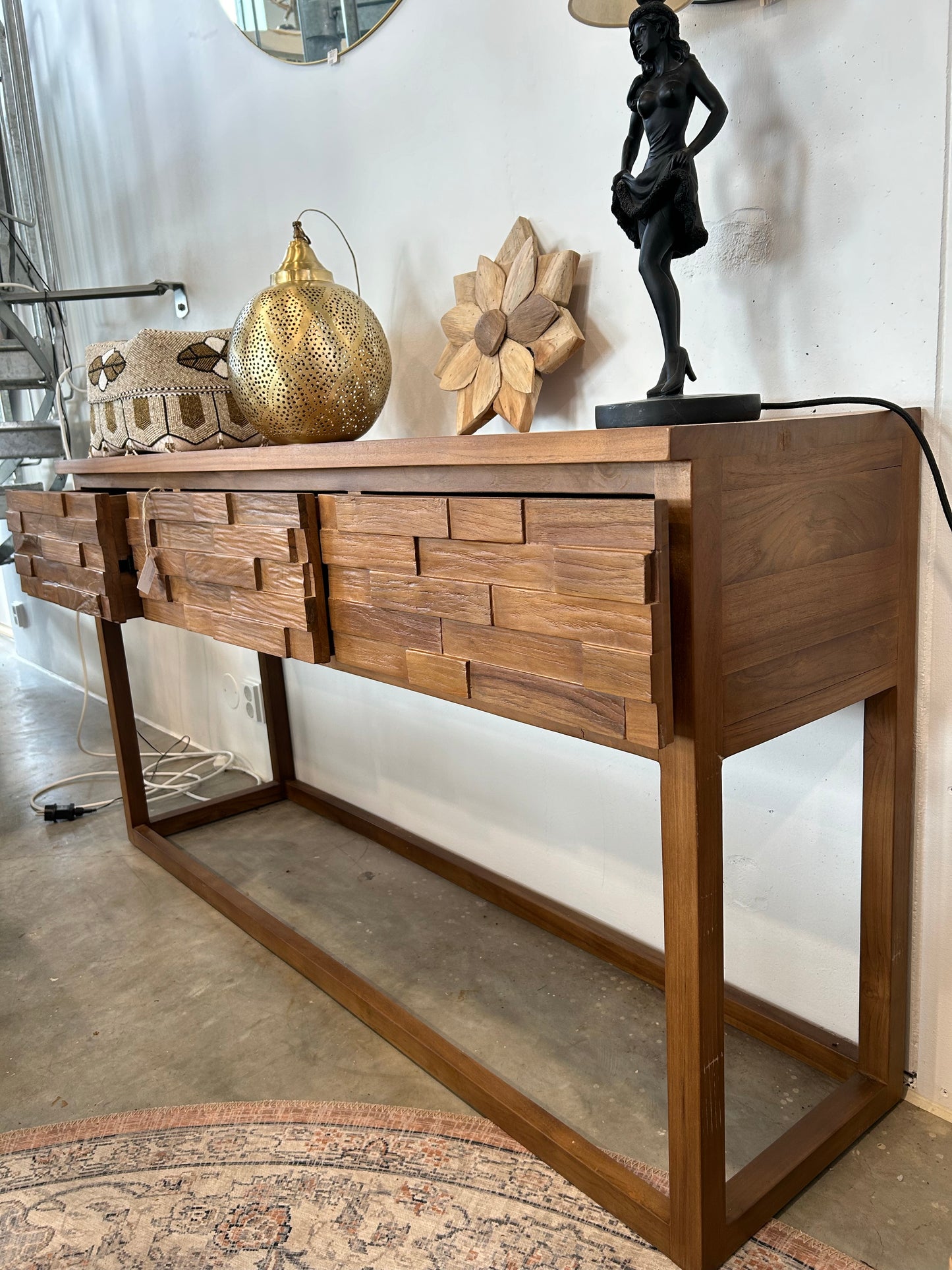 TAMA Console table