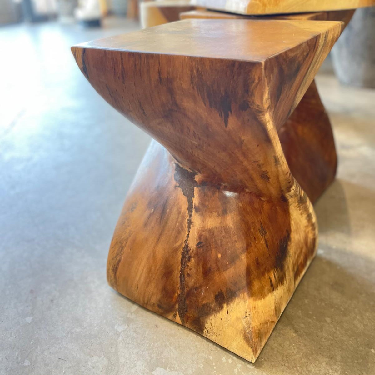 AGILA Piedestal / Sidebord / Taburet