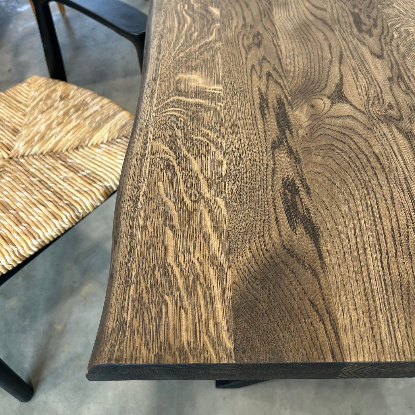 KURLAND Matbord i mörk oljad ek