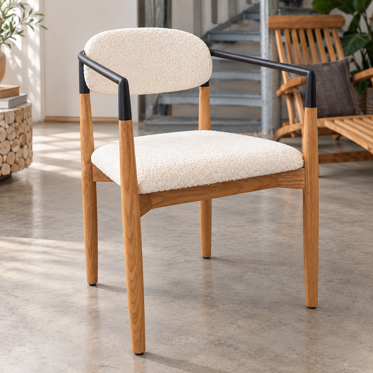 NEW YORK Matstol – Teak, Svart Gjutjärn & Ivory Bouclé