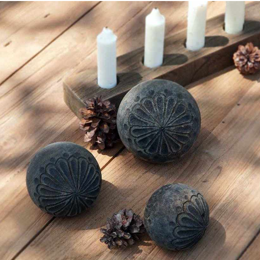 Dekorativa runda julkulor i teak